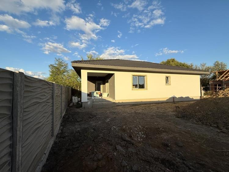 Casa individuala, 4 camere, 2 bai, 110 mp utili, 408mp teren in Utvin - 1