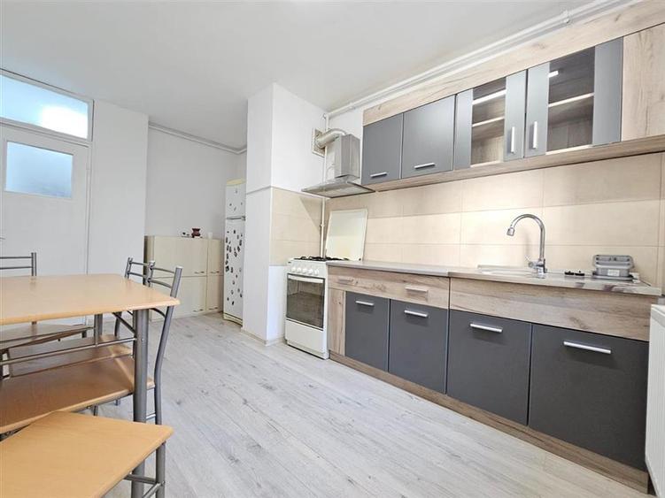 Apartament 3 camere, de inchiriat, Zona Grivitei - 1