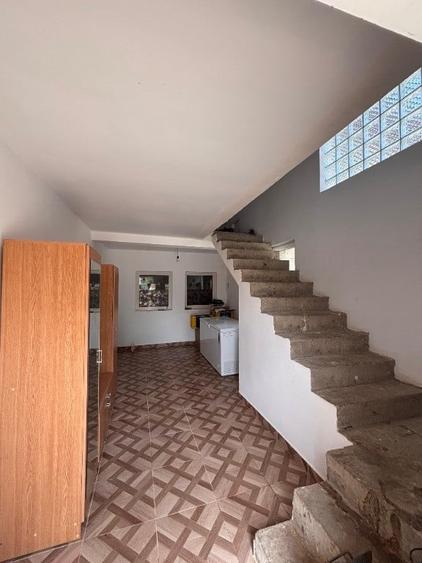 Casă cu 7 camere cu Teren 576 Mp în Cătămărești