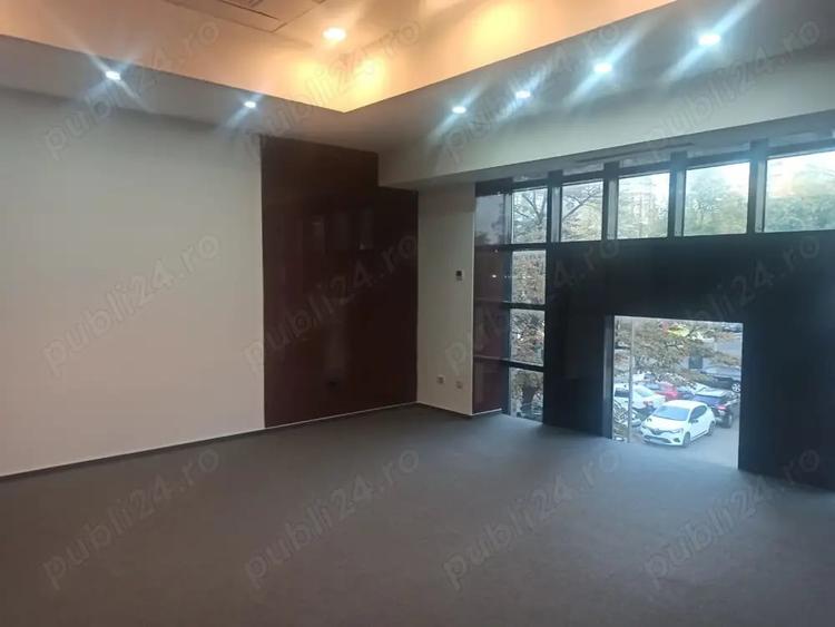 Spațiu comercial, de 50 mp, în Universitate
