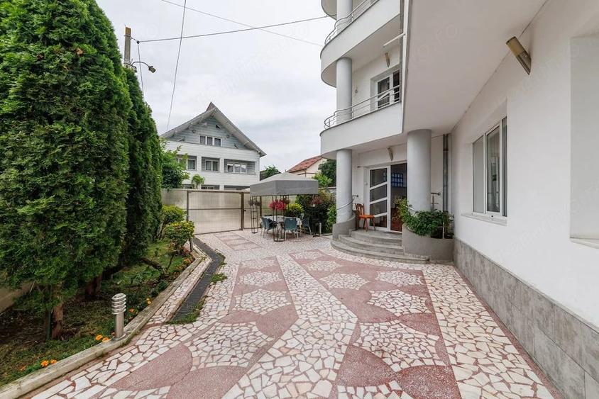 Casă cu 9 camere cu Teren 224 Mp în Găvana