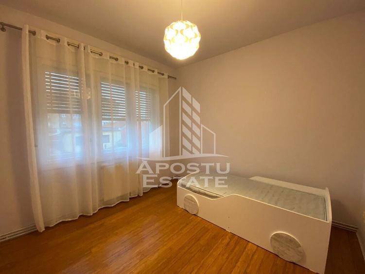 Apartament cu 4 camere decomandat, mobilat în Central