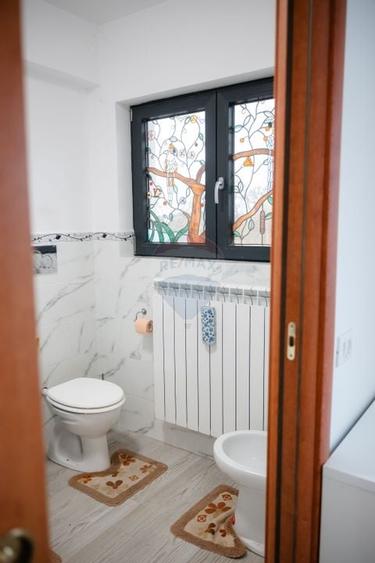 Casă / Vilă cu 5 camere de vânzare - 36