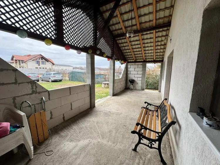 Casa cocheta cu terasa | 5 ari teren - 2