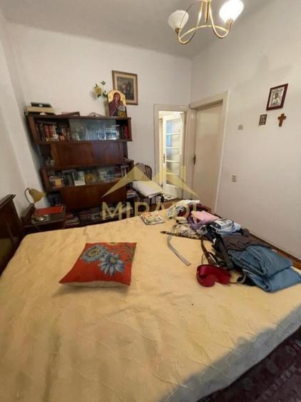 Vanzare apartament in vila 6 CAMERE compus din D P M din D P 1 M - 5