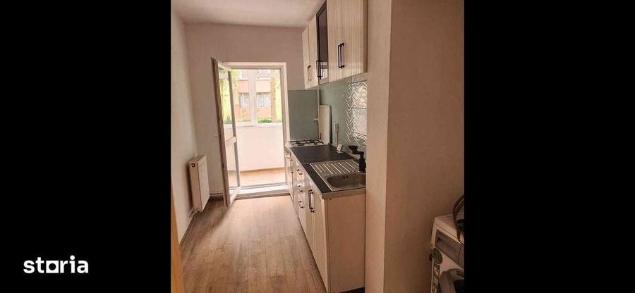 Apartament cu 2 camere decomandat în Tractorul