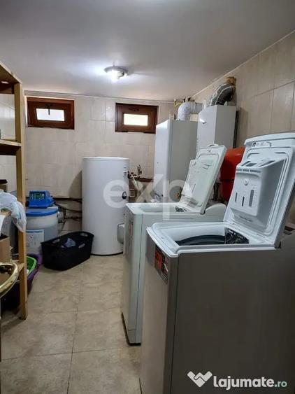 Casă cu 9 camere cu Teren 2000 Mp în Breazu