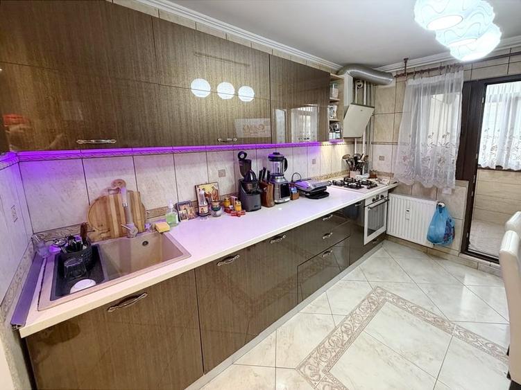 Apartament 4 camere renovat, metrou 550 m, posibilitate centrala - 1