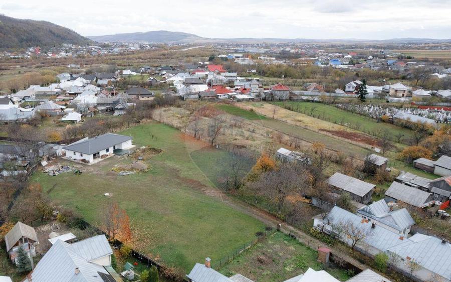 Casa / Vila cu 5 camere de vanzare - 1