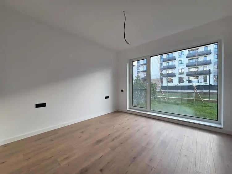Apartament cu 4 camere decomandat în Titan