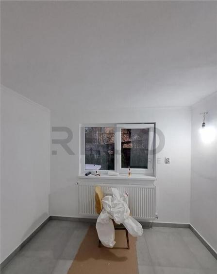 Apartament cu 3 camere , decomandat , cu 2160 mp teren intra - 5