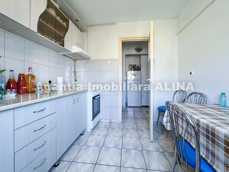 Apartament cu 2 camere semidecomandat în Piața Centrală