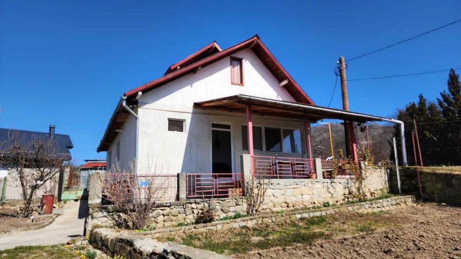 Casuta de la munte - se vinde casa + teren Moroeni, DB - 6