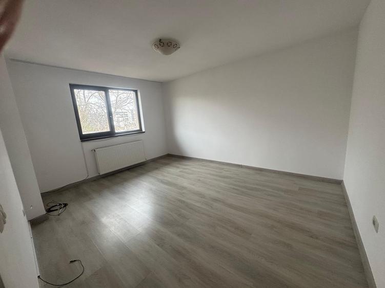 Bucium - Visan , centru , vila insiruita , garaj , libera - 10