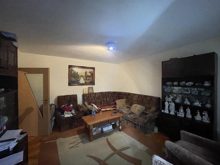 Apartament cu 3 camere si garaj, decomandat, parter - 2