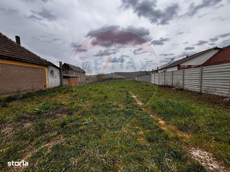 De vanzare teren intravilan 1,186mp Ineu -Strada Principala - 2