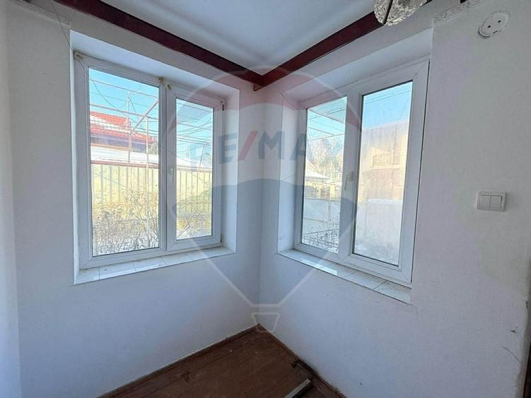 Casă de vanzare cu curte | 4 camere | Zona Gorjului | Teren generos - 15