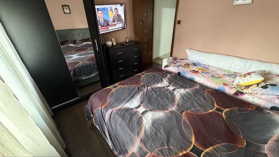 Vand apartament Targu Jiu 2 camere , renovat , mobilat utilat complet - 1