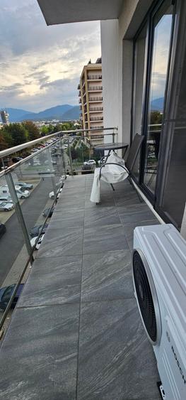 Apartament de vanzare cu 3 camere zona Tractorul bloc nou - 6