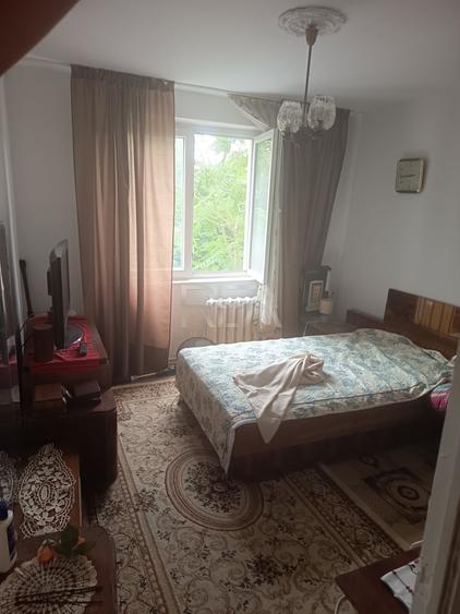 Apartament cu 2 camere decomandat în Berceni
