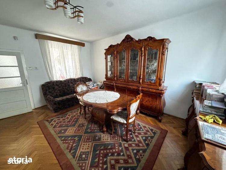Casă cu 5 camere cu Teren 1000 Mp în Titulescu