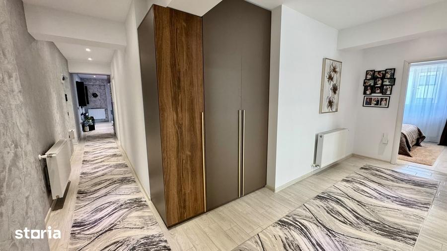 Apartament cu 4 camere în Tractorul