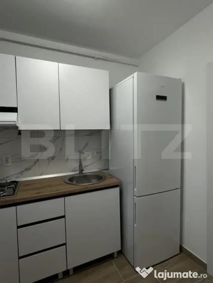 Apartament cu 3 camere semidecomandat, mobilat în Florești