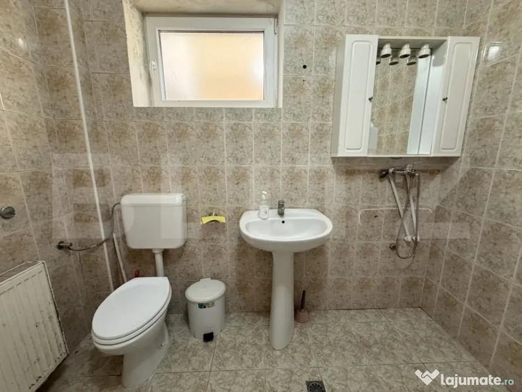 Casă cu 6 camere cu Teren 539 Mp în Central