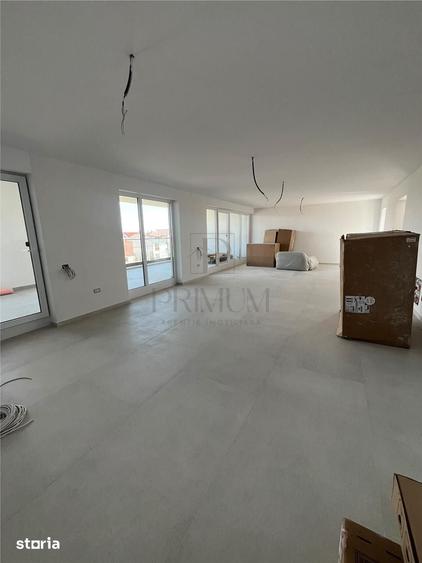 Apartament cu 4 camere decomandat în Dumbrăvița