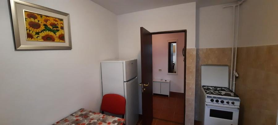 Apartament cu 2 camere nedecomandat, mobilat în 7 Noiembrie