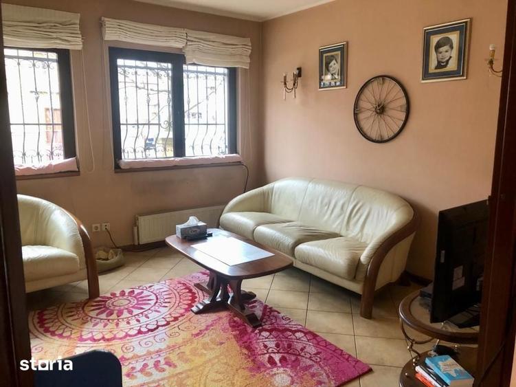 Casă cu 5 camere cu Teren 320 Mp în Vatra Luminoasă