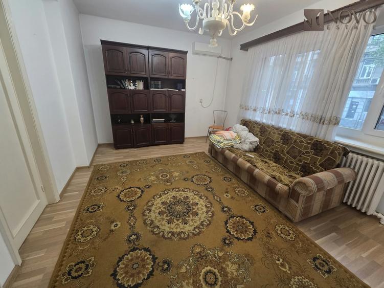 Apartament cu 4 camere decomandat, mobilat în P-ța Rosetti