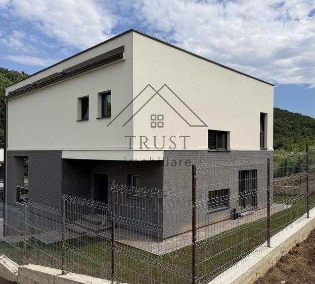 Casă individuală cu 3 camere cu Canalizare în Florești