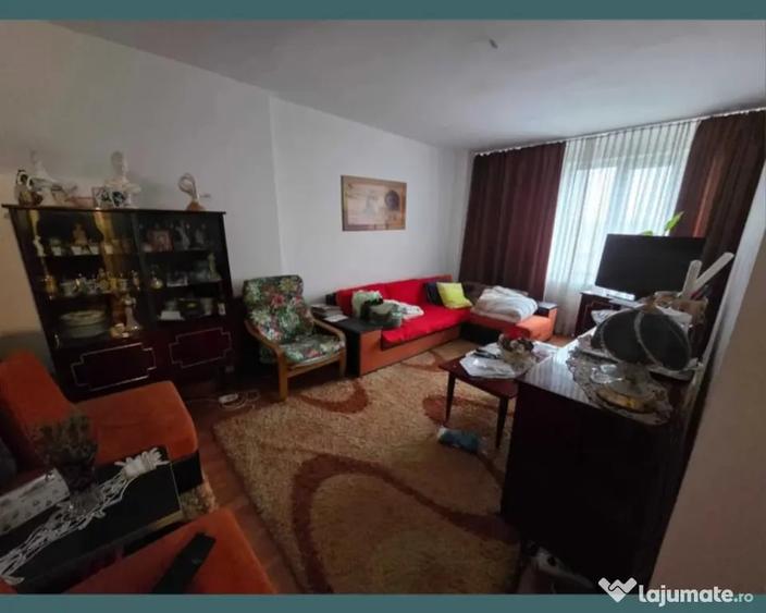 Apartament cu 4 camere decomandat în Central