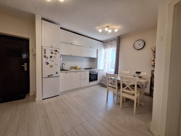 Apartament cu 3 camere semidecomandat, mobilat în Florești — fotografia 1