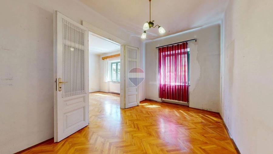 Apartament cu 3 camere semidecomandat în Centrul Istoric
