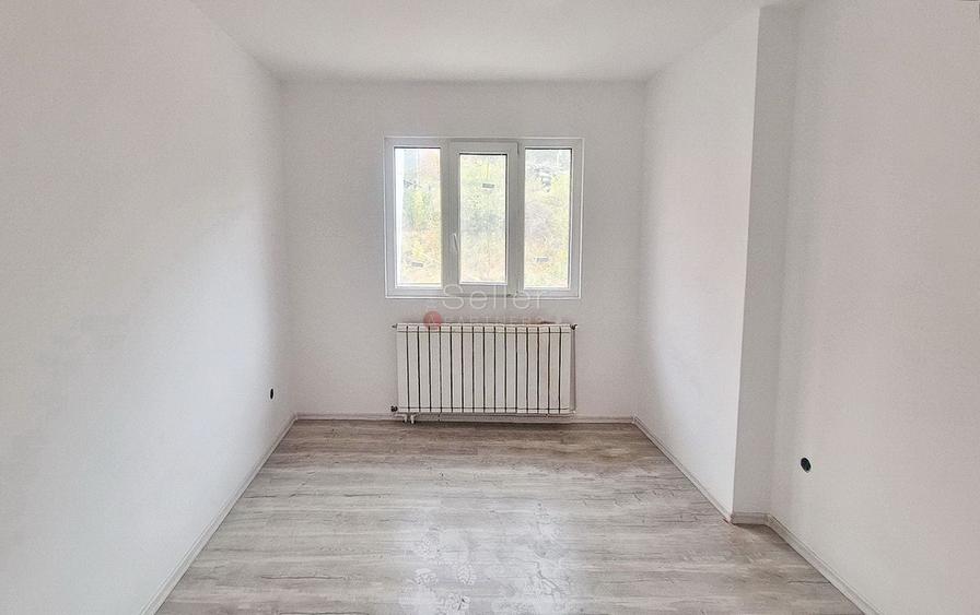Casă individuală cu 5 camere cu Canalizare în Central