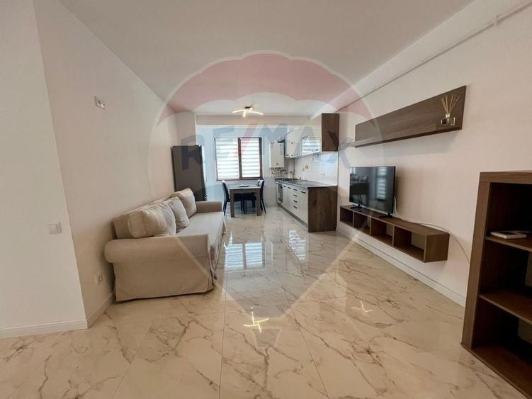 Apartament cu 3 camere de vânzare - 1