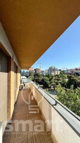 Apartament cu 3 camere semidecomandat, mobilat în Între Lacuri