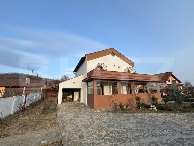 Casă cu 5 camere cu Teren 2300 Mp în Aninoasa