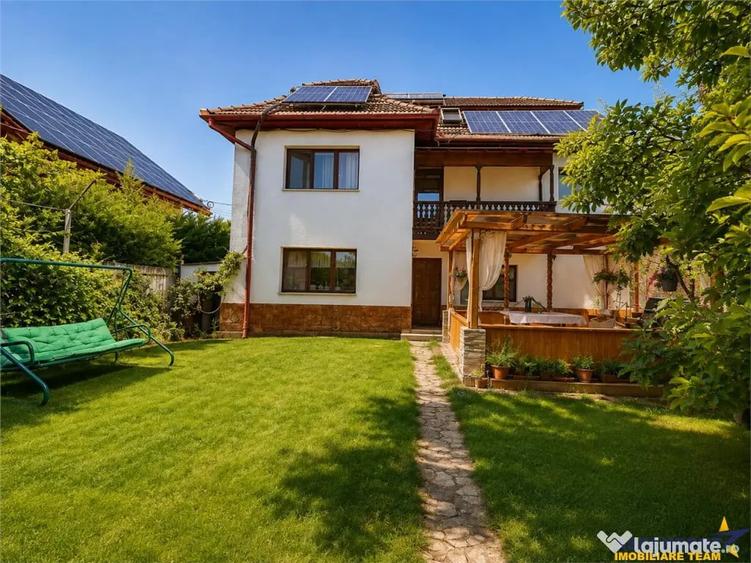 Casă cu 7 camere cu Teren 790 Mp în Central