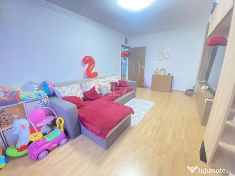Apartament cu 3 camere decomandat în Mărgeanului