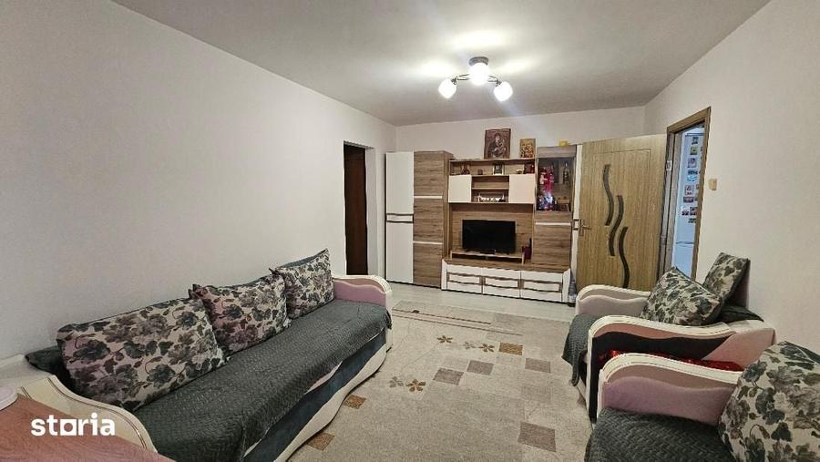 Apartament cu 2 camere semidecomandat în Cetate