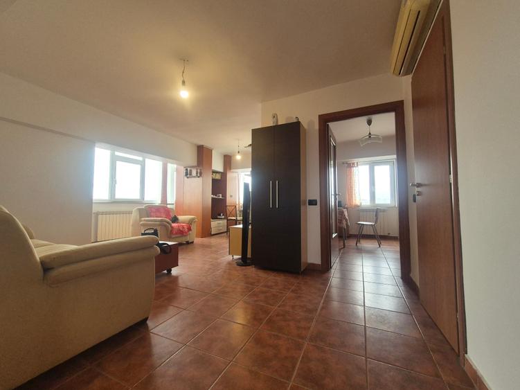 Apartament cu 3 camere decomandat, mobilat în Dacia