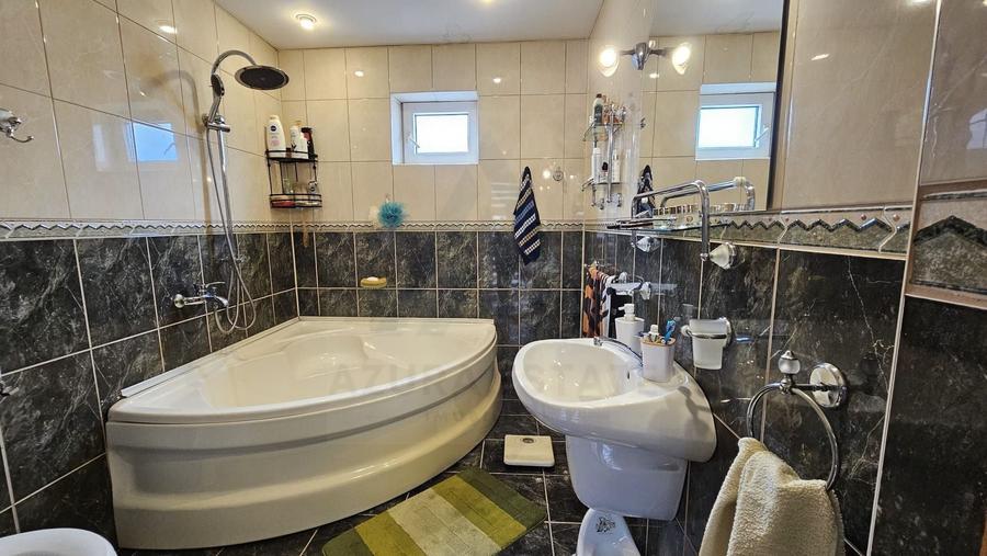 Casă individuală cu 5 camere cu Canalizare în Lazaret