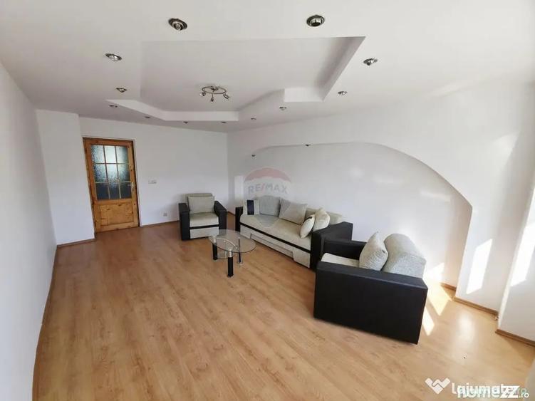 Apartament cu 2 camere decomandat în 1 Mai