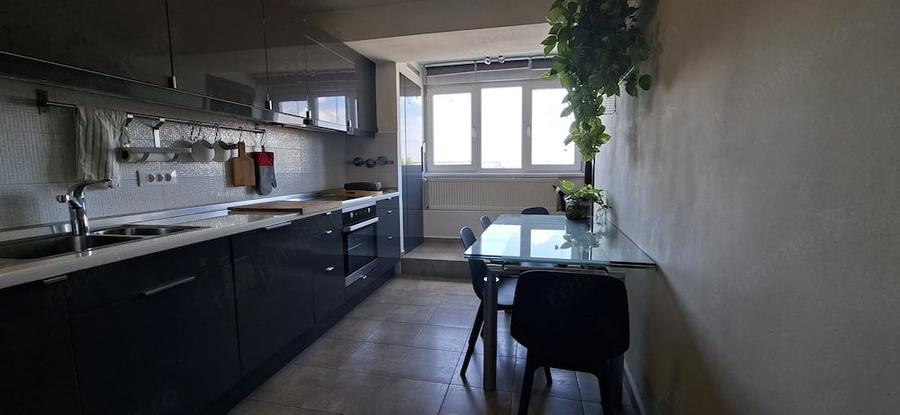 Apartament cu 4 camere decomandat în Olimpia-Stadion