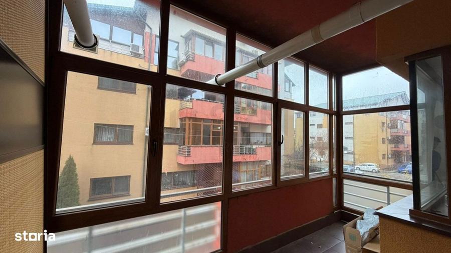 Apartament cu 3 camere semidecomandat în Central