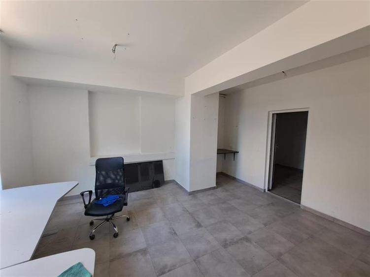 Spațiu comercial, de 200 mp, în Iris