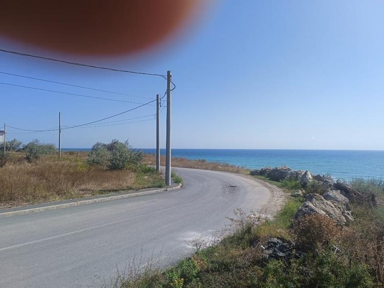 Vând teren intravilan 1050mq,pe colț, al treilea rand la mare, zona Epava - 13